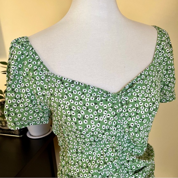 H&M Floral Smocked Top - Picture 2 of 7